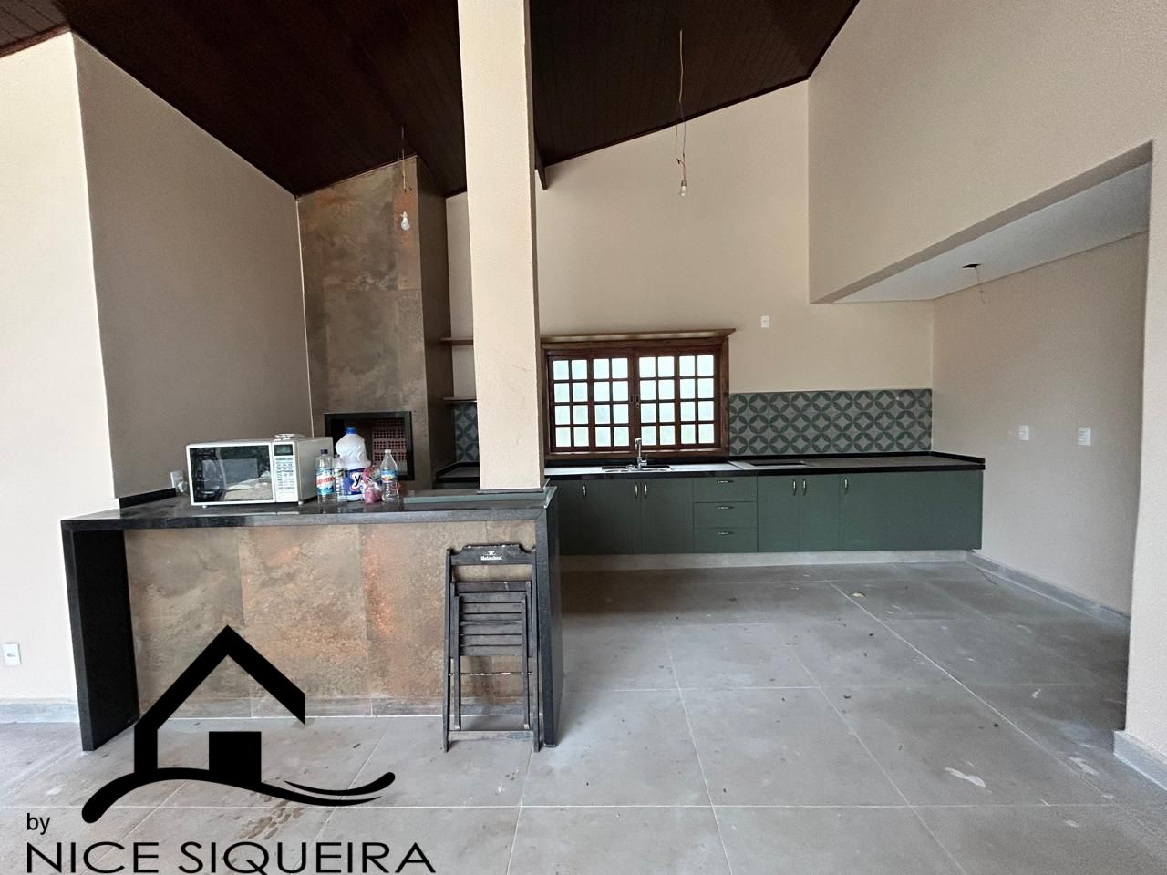 83b6439c-3a45-4f3f-a29d-1e27de622dbf