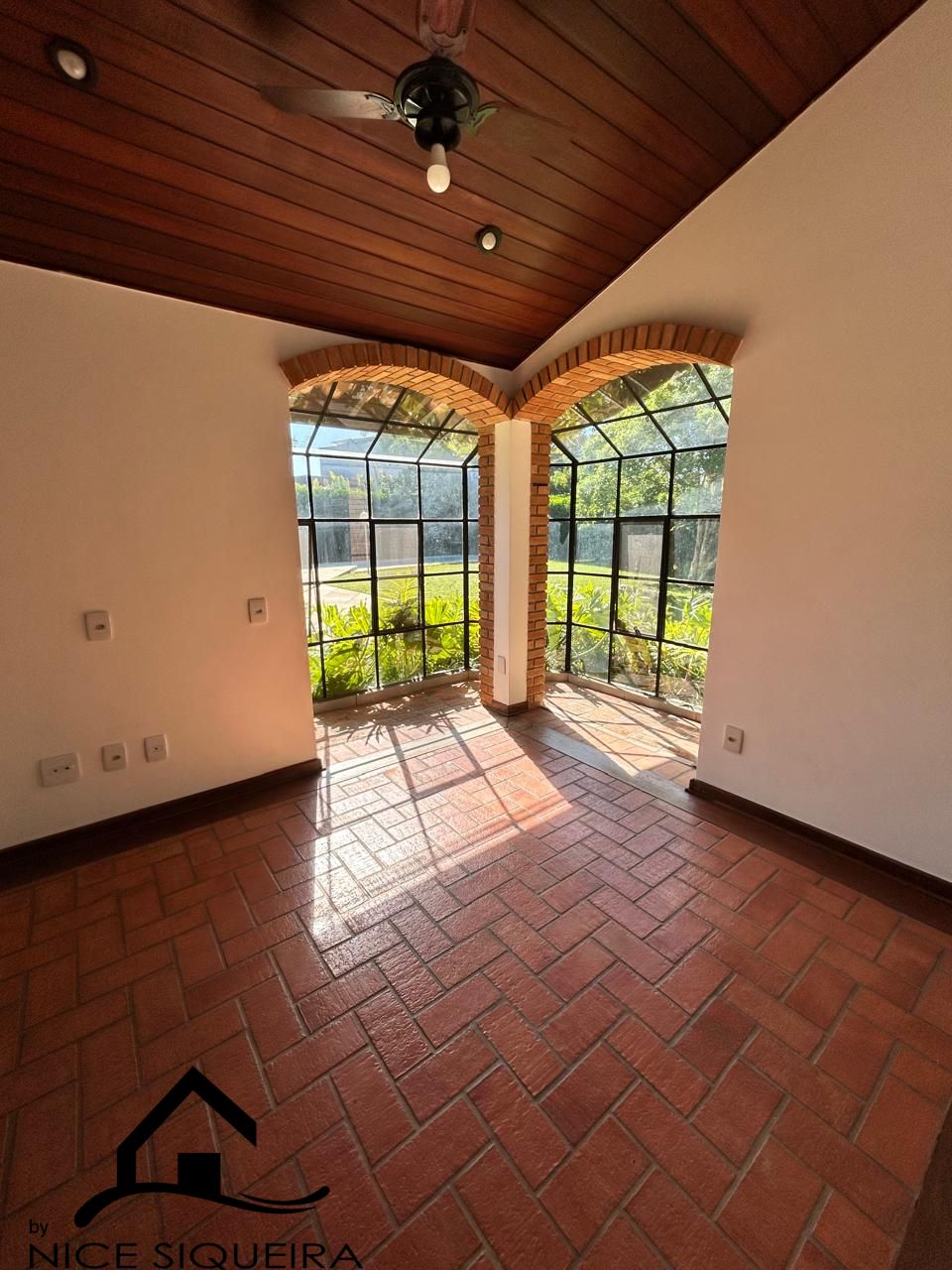 d4abc62a-36f9-402c-aeea-1a8dda7e8588