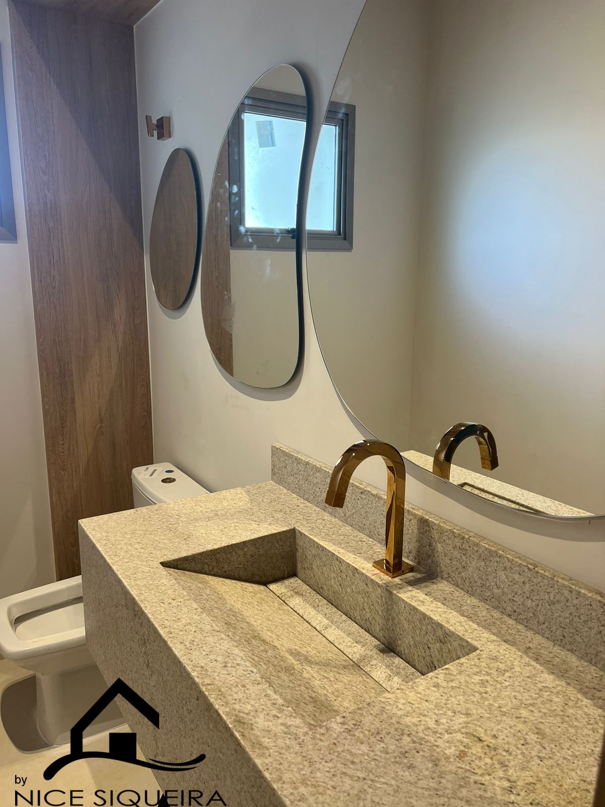 018a39b5-0f3c-4230-a13a-acffba49bb76