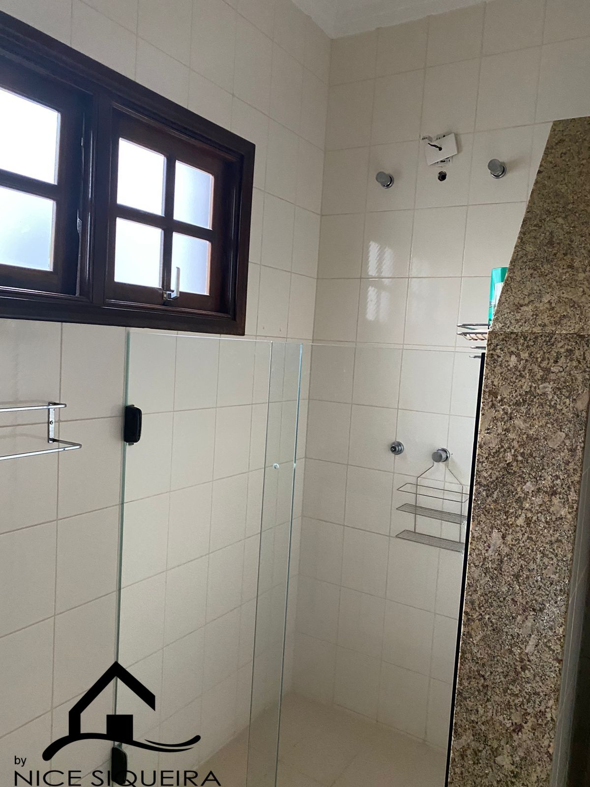 b29a5efb-45d9-4a82-a8aa-88717828a2b0