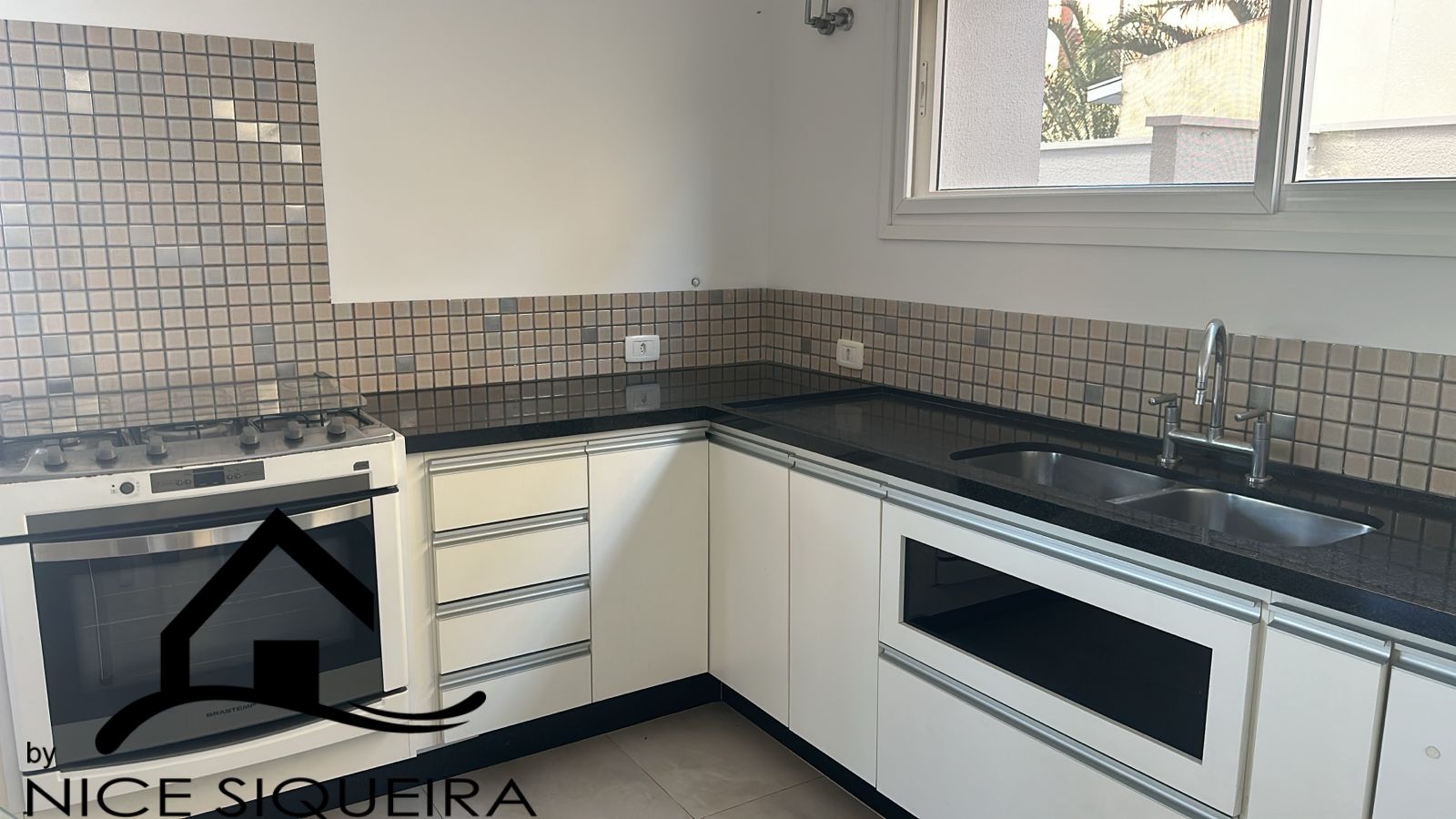 aa8d8279-0ef7-41bc-8f62-ca605ff56d9b