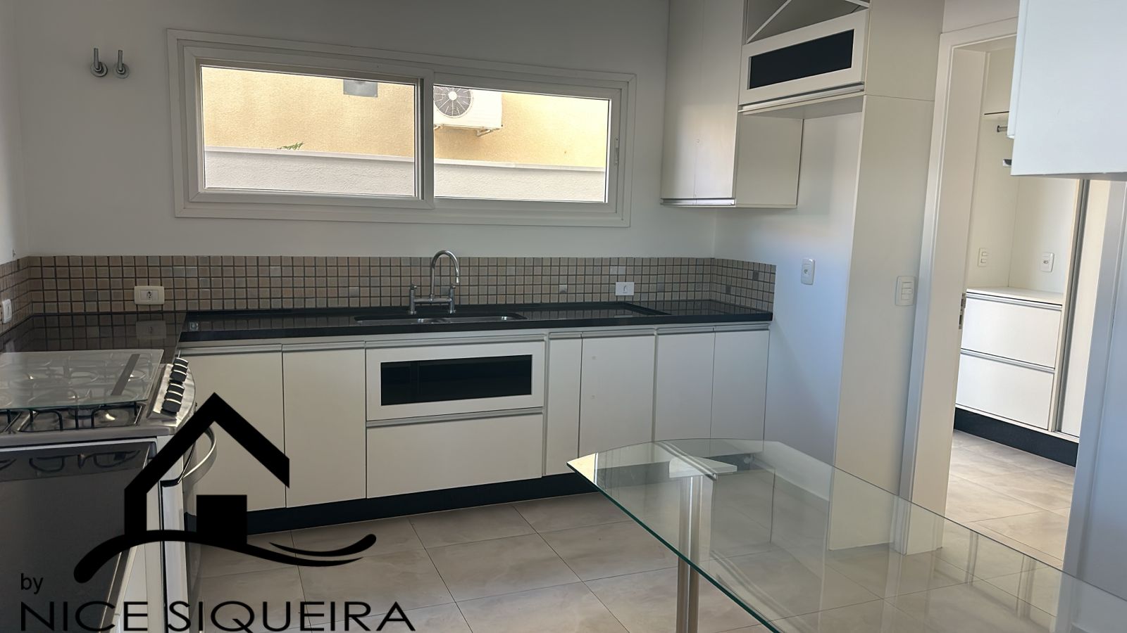 e994357a-4401-401e-a926-89c89163aab6