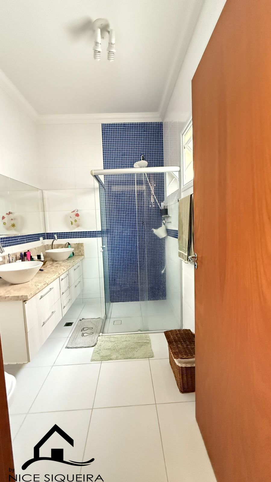 4066eb2e-7c73-44e8-b815-a68ec1c21543