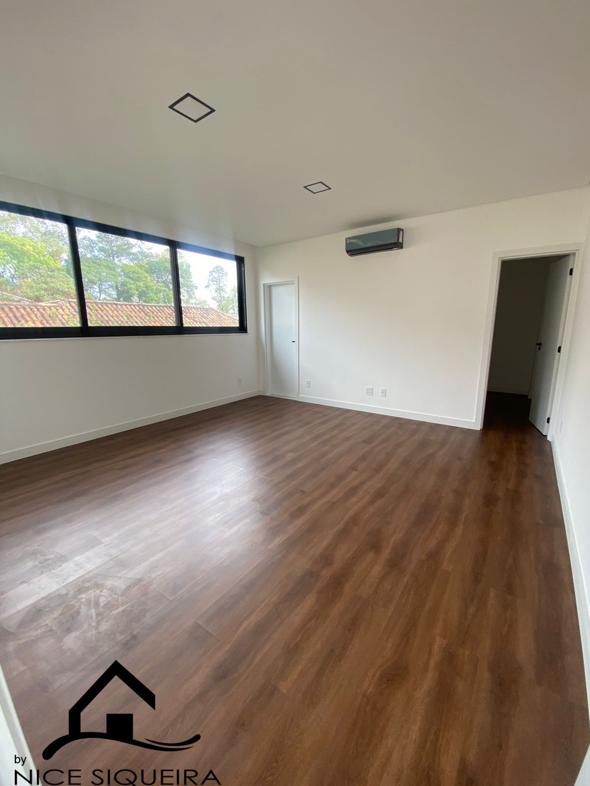 084c95f9-caf4-48be-a9e4-220cfdf54823