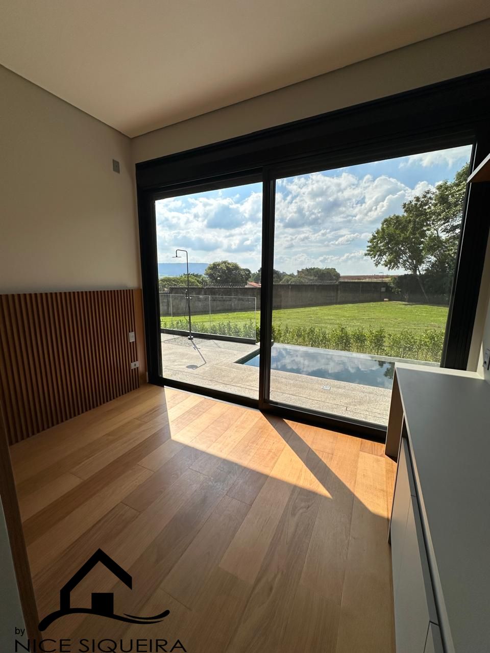 e8352571-f0a1-4e52-ba79-7fbd33c6cd6f