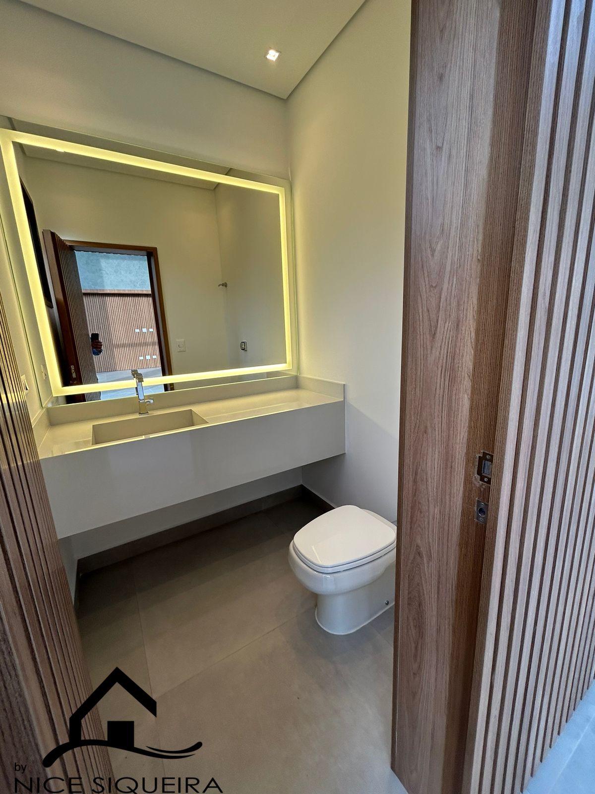 dddedff9-4684-49b4-8bab-b9649f001c86