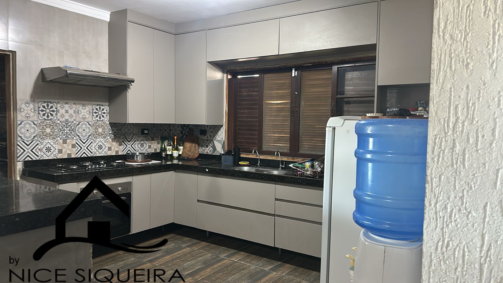 95ed29f2-c002-45e5-81fe-66b3e8490836