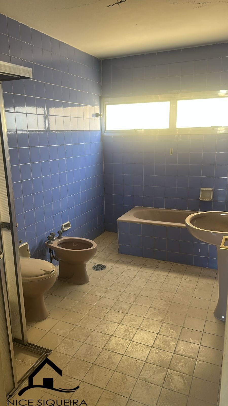 8f28fc0b-dd04-421e-a017-72a4a77e8dee